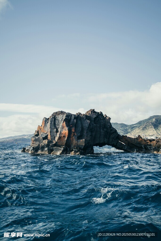 海上孤岩
