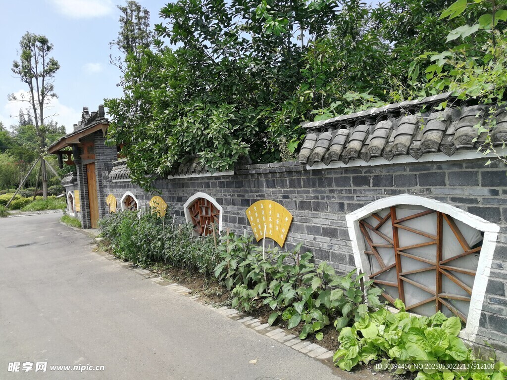中式庭院墙景 绿植环绕