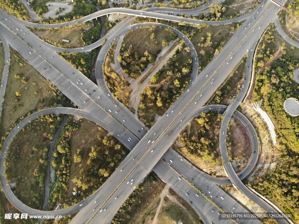 交叉公路景观鸟瞰图
