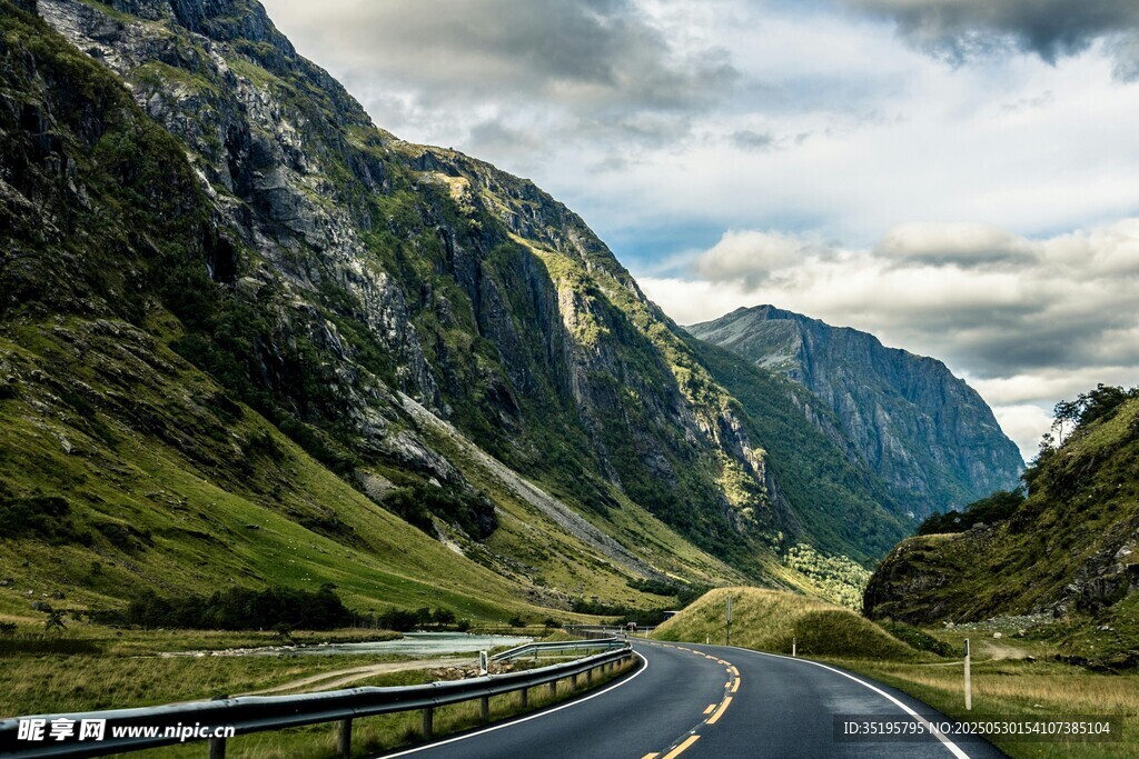 山间公路美景