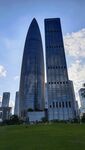 现代双子高楼城市景观