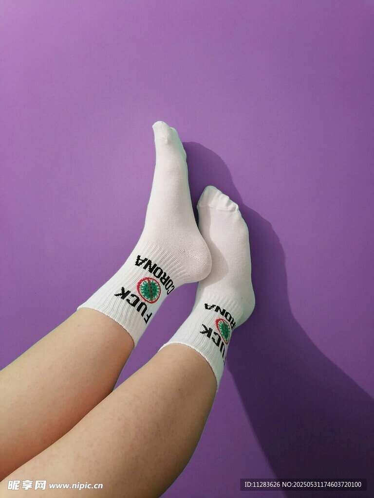 可爱图案白色女士袜子