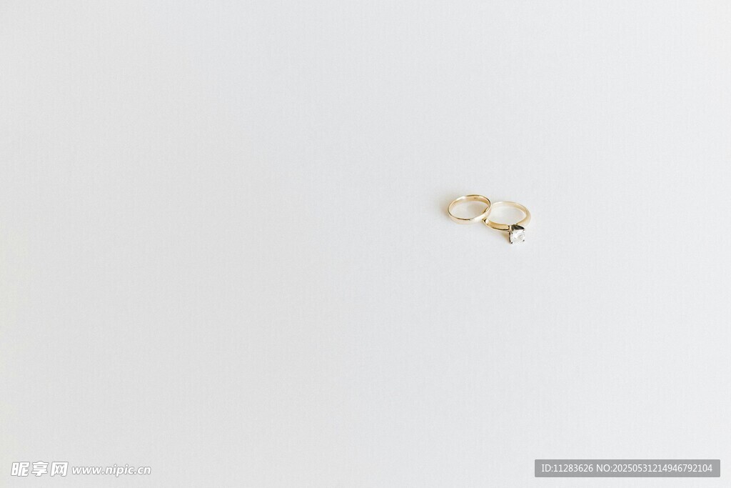 简约金色小饰品