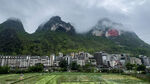 山间村落云雾缭绕美景