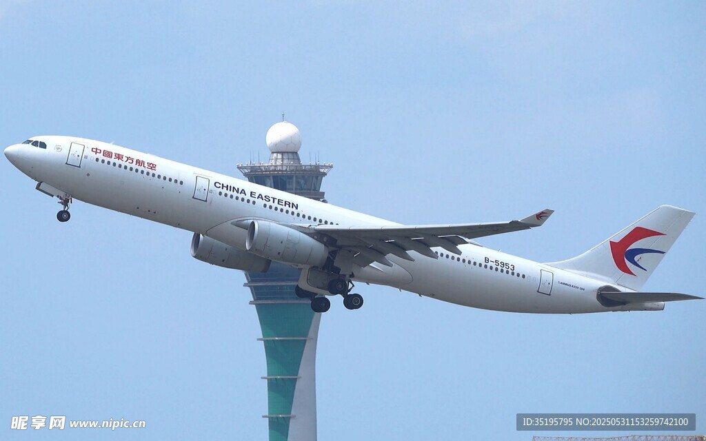 阿联酋航空飞机起飞瞬间