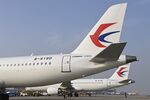 机场停放的航空公司客机