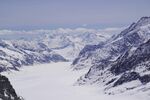 壮丽雪山山谷景观