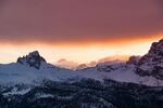 雪山壮丽日出美景