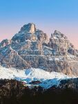 巍峨雪山壮丽景致