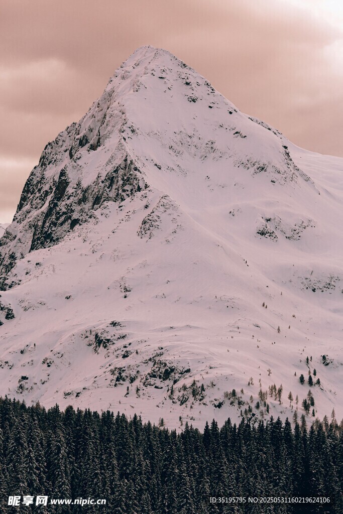 雪山壮丽景观