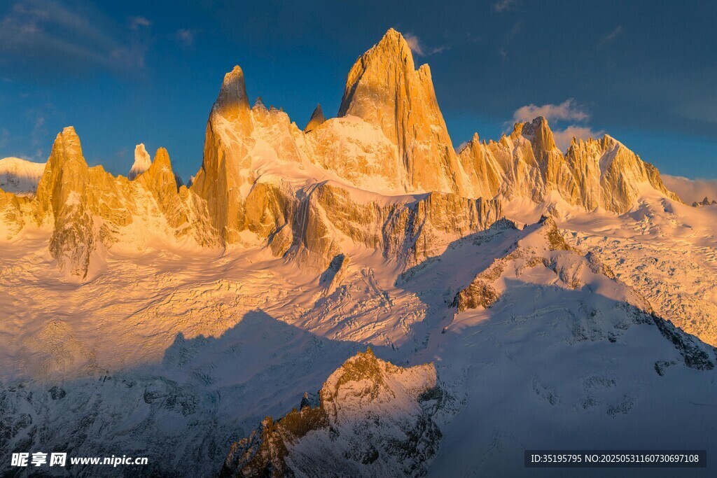 壮丽雪山日出美景