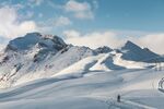 雪山徒步美景