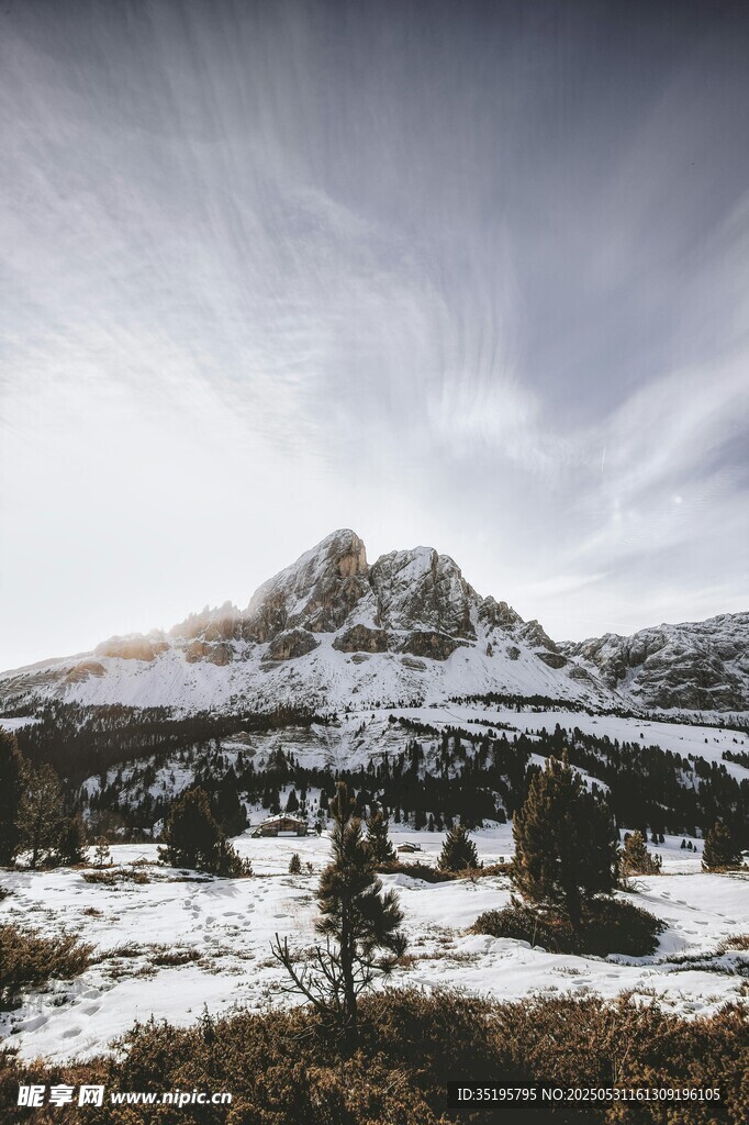 雪山风光壮丽景色