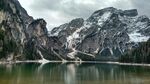 高山湖泊壮丽自然景观