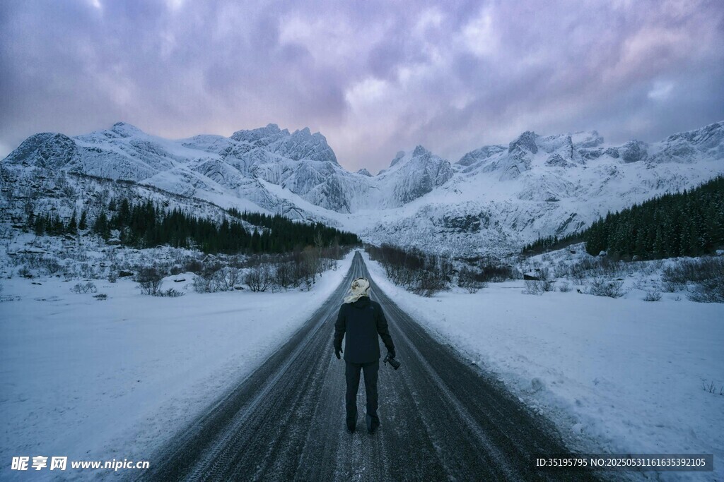 雪地独行路