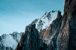 巍峨雪山壮丽山峰景观