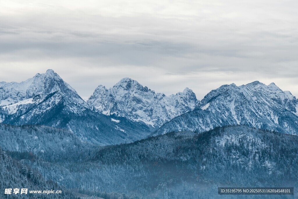 雪山壮丽景致