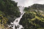 山间瀑布景观