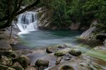 山间瀑布溪流美景