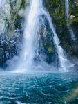 山间飞瀑下的幽蓝潭水