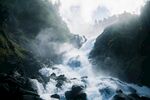 山间湍急瀑布景观