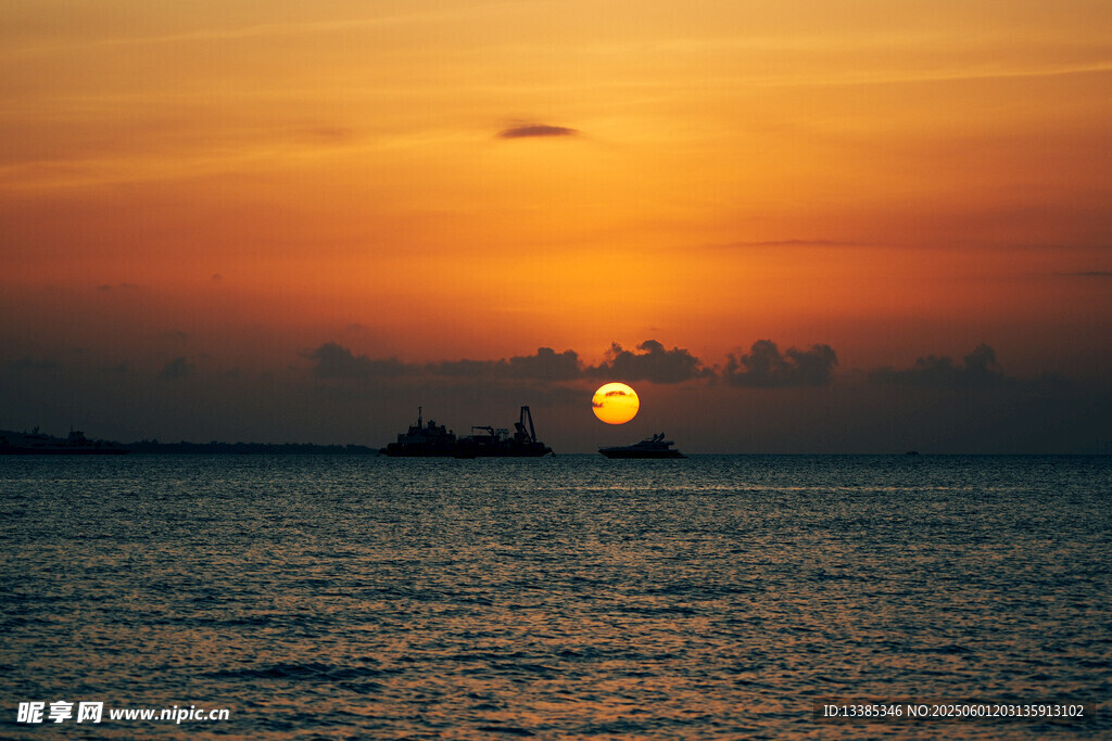海南海上落日美景