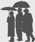 雨中行人剪影