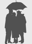 雨中三人撑伞温馨剪影