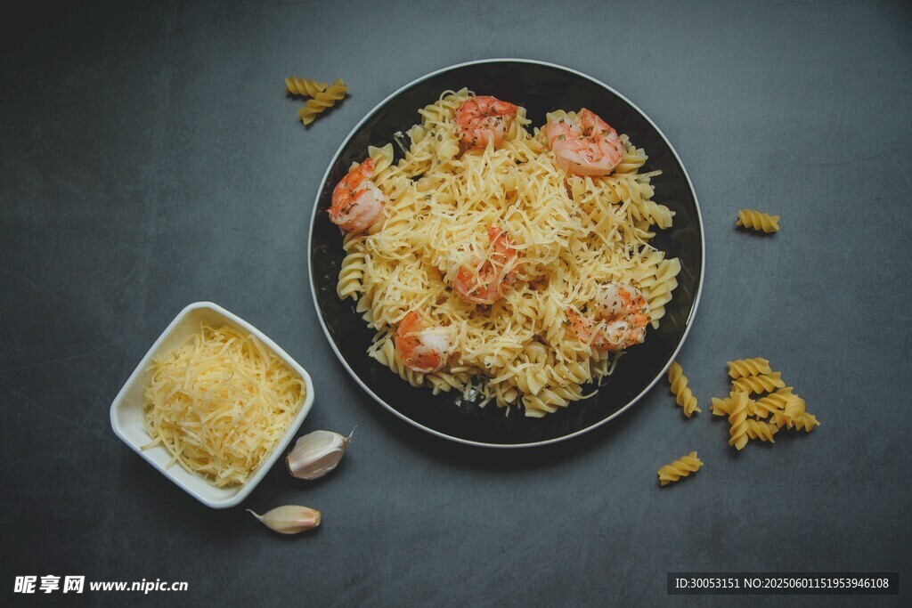 美味虾仁炒饭配小食