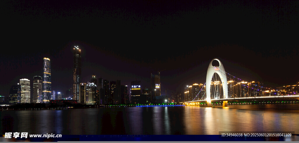 城市夜景中的璀璨地标建筑