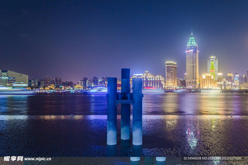 城市璀璨夜景河畔风光