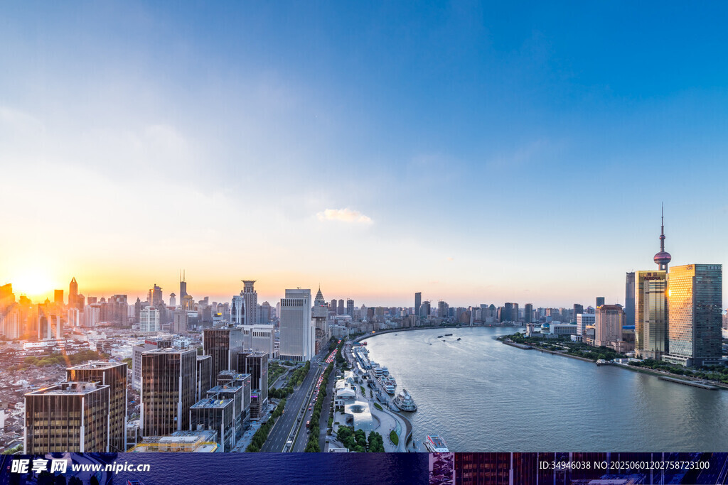城市河畔壮丽日出景观