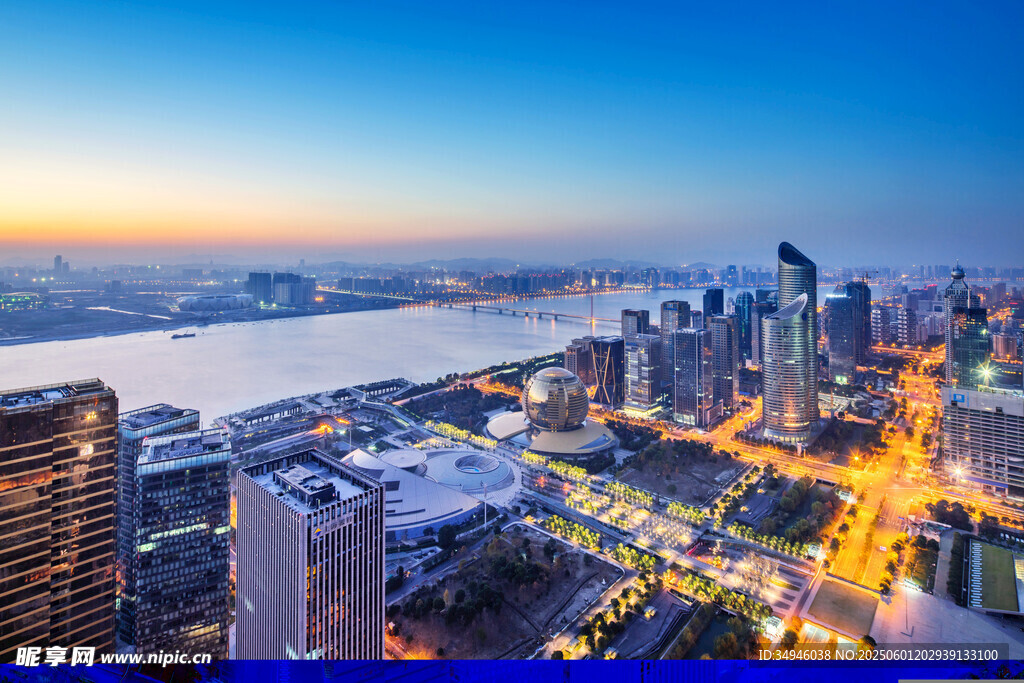 城市璀璨夜景俯瞰图