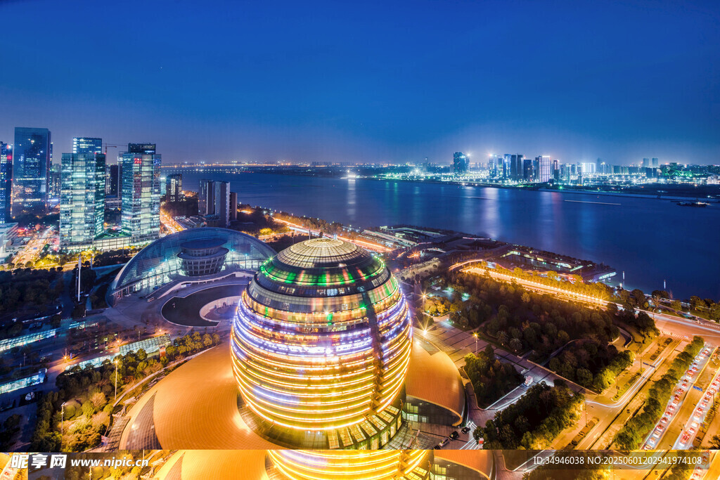 城市璀璨夜景俯瞰图