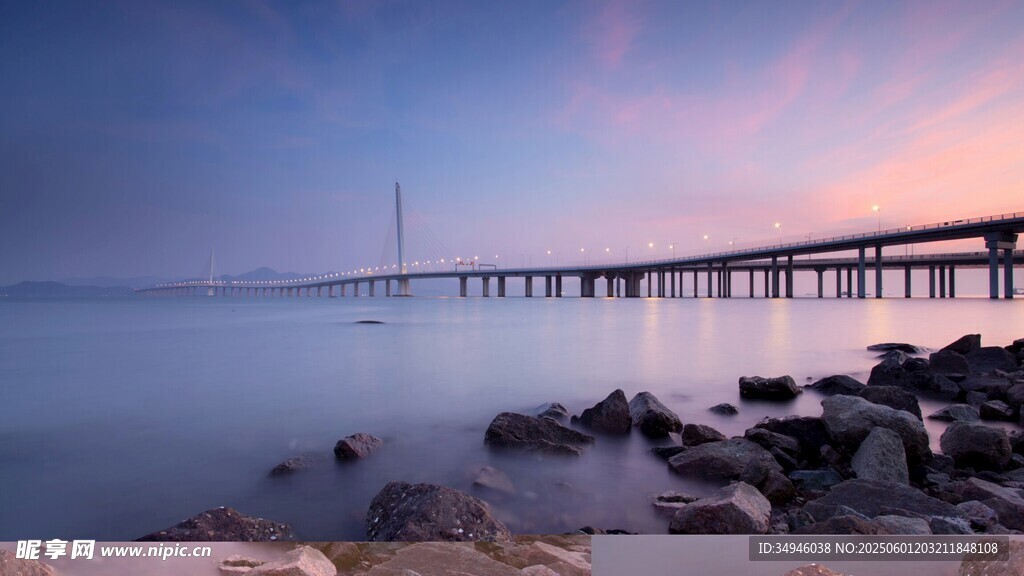 黄昏下的跨海长桥美景