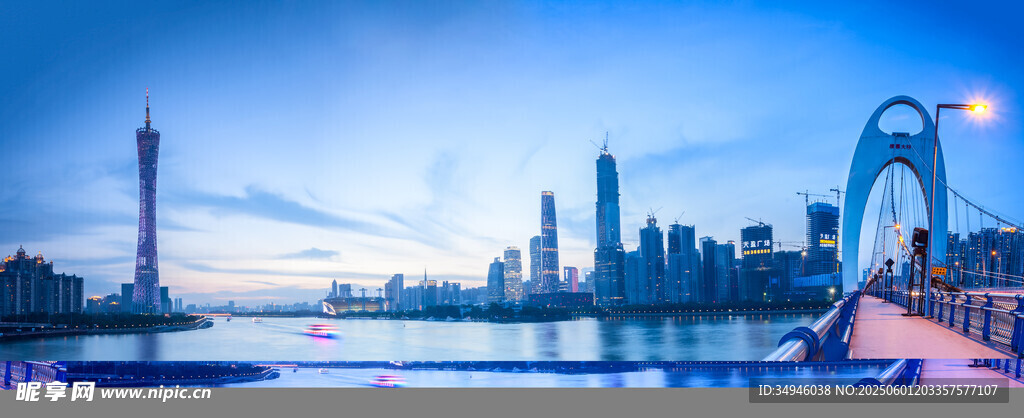 城市河畔美丽天际线景观