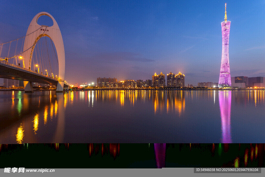 广州璀璨夜景跨江桥与塔
