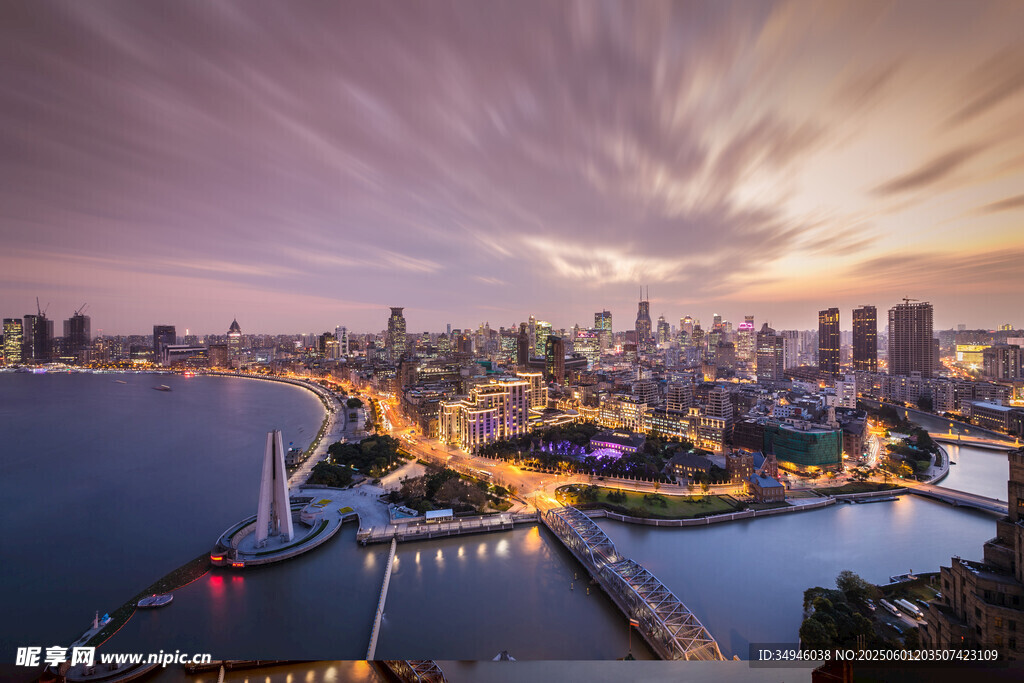 城市江畔璀璨夜景风光