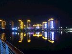 城市夜景湖面倒影璀璨