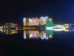 城市夜景湖面倒影璀璨