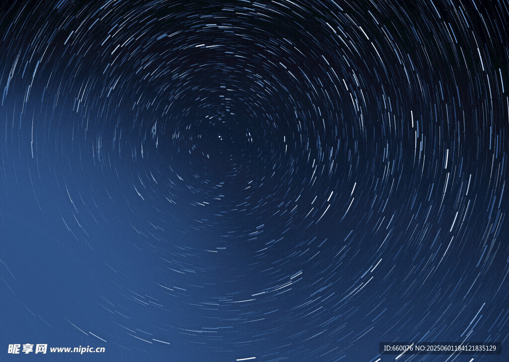 星轨漩涡夜空梦幻景象