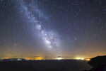 璀璨星空下的美丽夜景