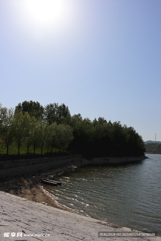 河畔风光美景