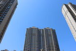 仰视城市高楼大厦