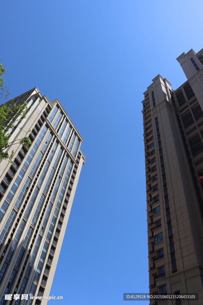 仰望都市高楼大厦