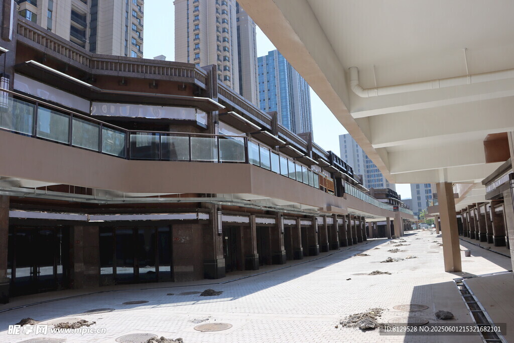 城市街道冬日景象