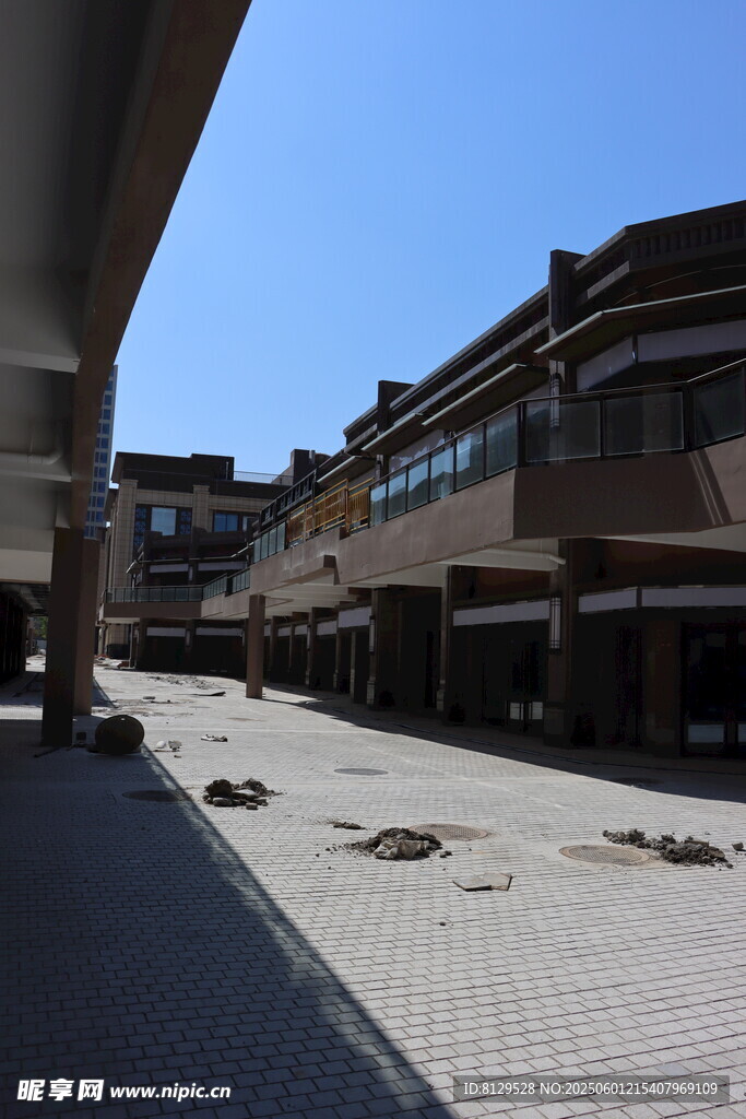 空旷商业街建筑景观