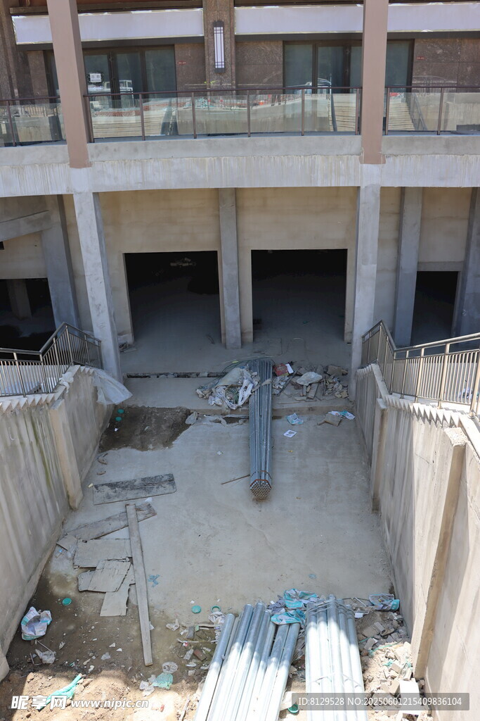 建筑内部施工场景