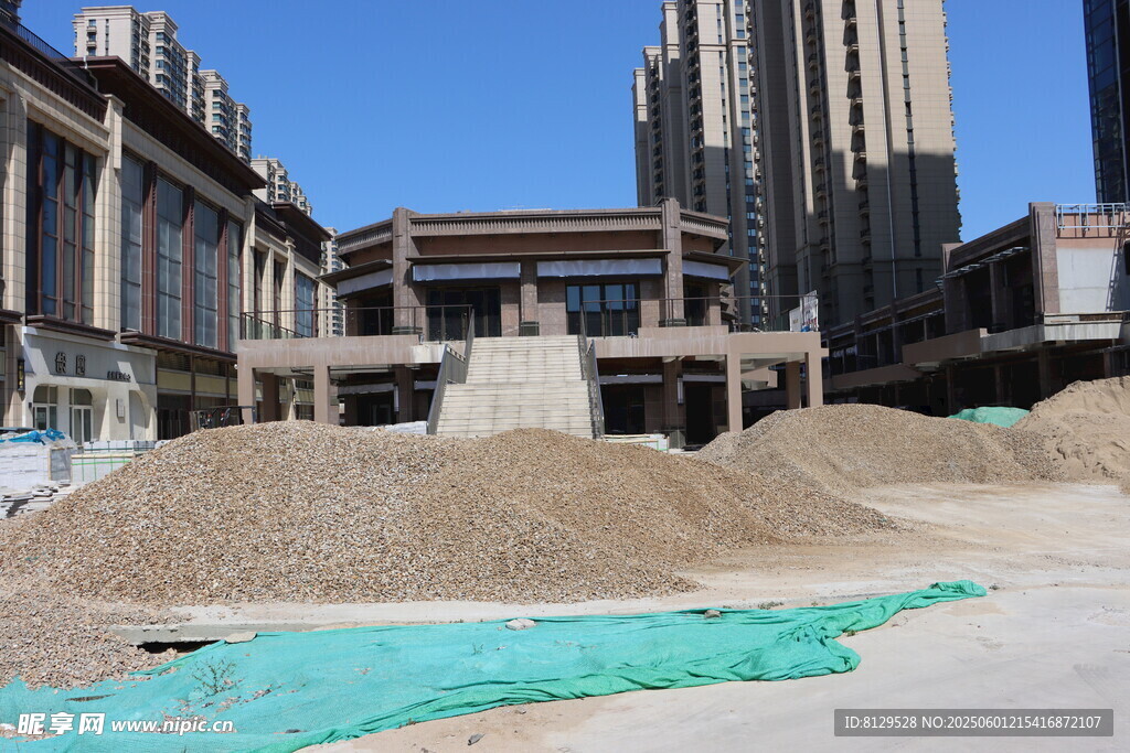 建筑工地现场沙土堆放