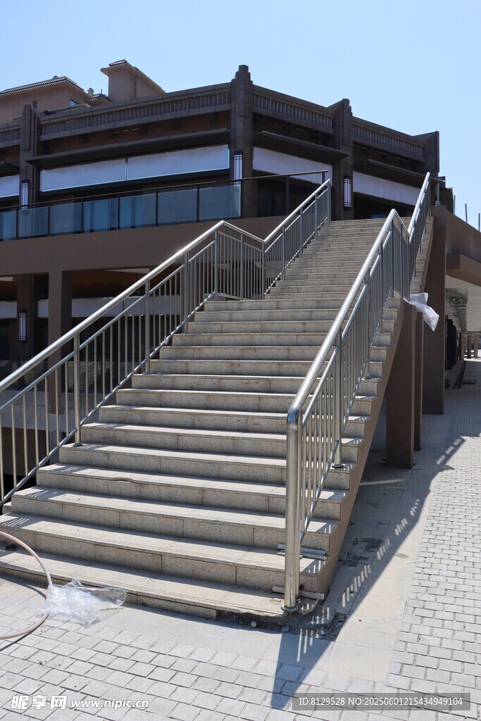 户外金属扶手阶梯建筑